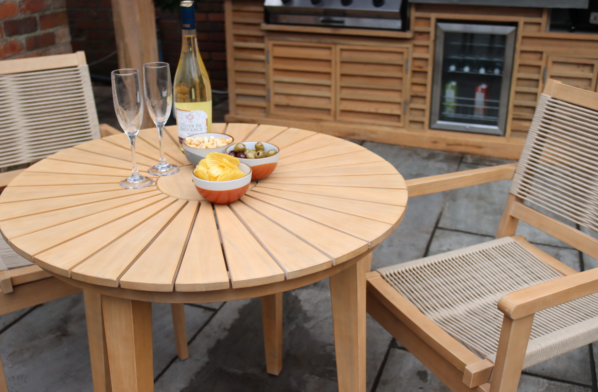 Roma 80cm Round Sunray Bistro Set with Roma Rope Stacking Chairs - Paving Shopper
