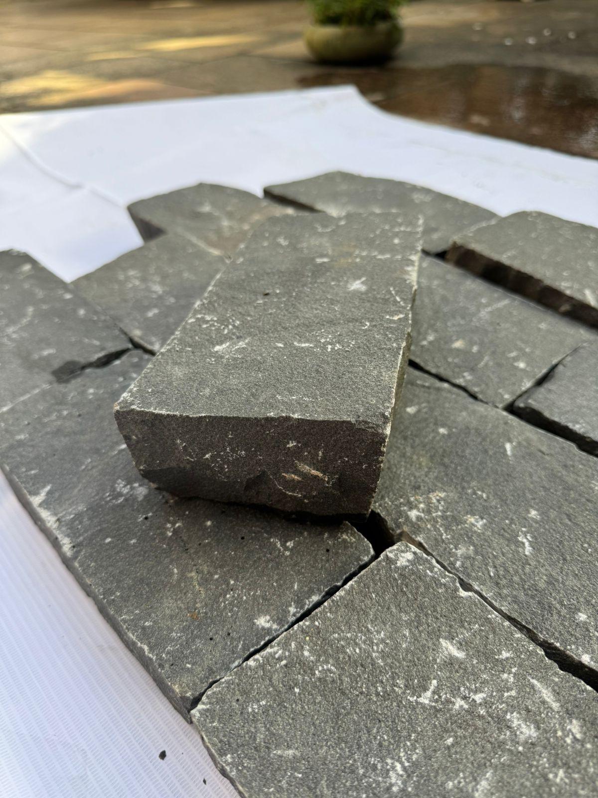 Black Basalt Setts / Cobbles 200x100x50mm 8m2