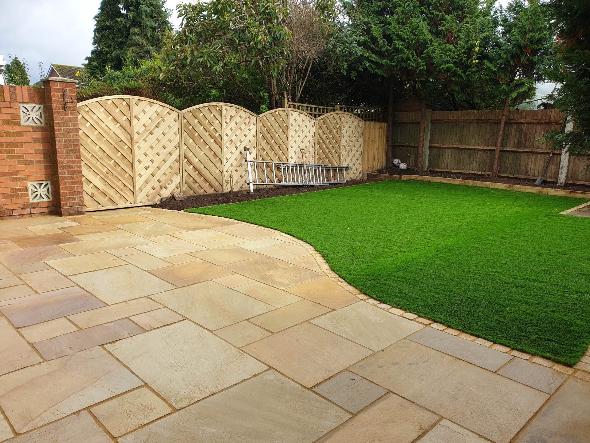 Ethan Mason Fossil Mint Indian Sandstone Paving - Paving Shopper